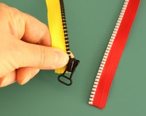 Repairing a zipper 1