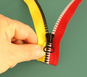 Repairing a zipper 4